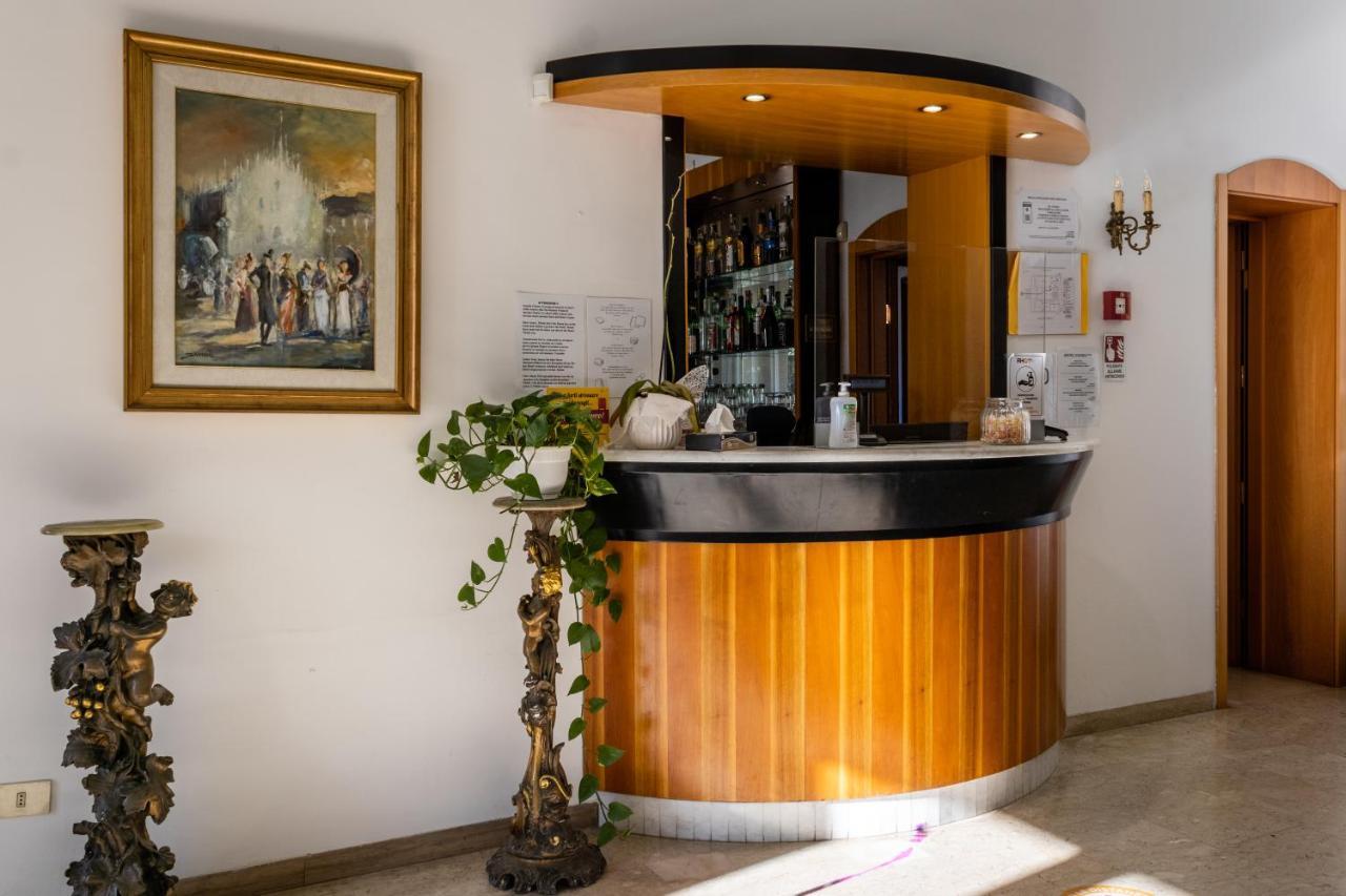 Esedra Hotel Rimini Kültér fotó